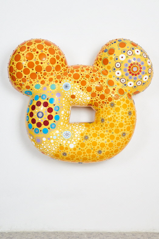 Jae Yong KIM, XXL Donut 022, 2020, F.R.P, urethane, Swarovski crystals, 90x120x36(d)cm