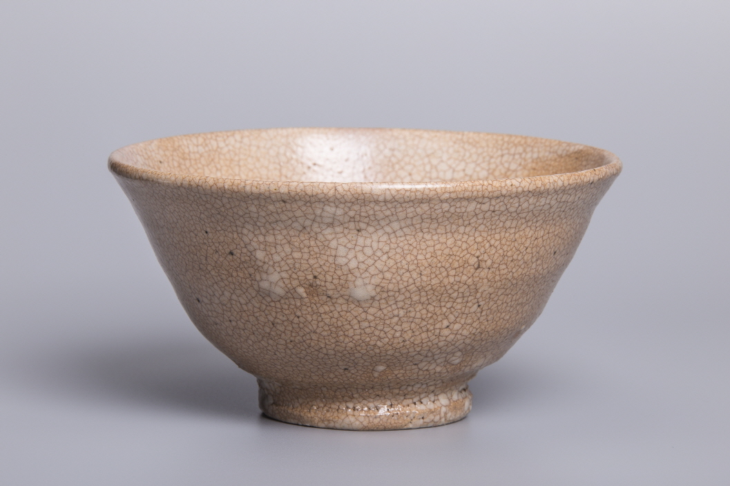 Tea Bowl (Koido type), 2020, Stone ware, wheel throwing, wood firing, 14.2x14.3x7.4(h)cm, Bottom 5.6(d)cm, Weight 269g
