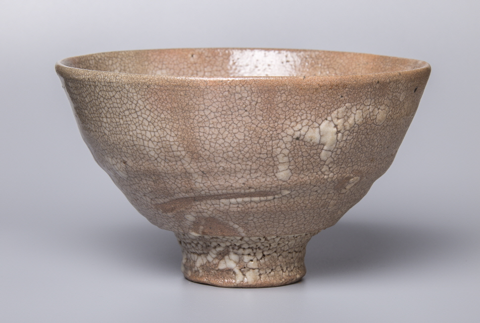 Tea Bowl (Oido type), 2018, Stone ware, wheel throwing, wood firing, 16.6x16.2x9.8(h)cm, Bottom 5.5(d)cm, Weight 406g