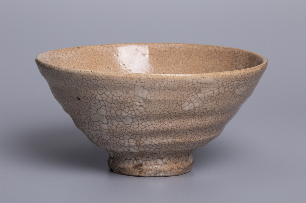 Tea Bowl (Koido type), 2020, Stone ware, wheel throwing, wood firing, 14.5x14.2x7.2(h)cm, Bottom 5.1(d)cm, Weight 259g