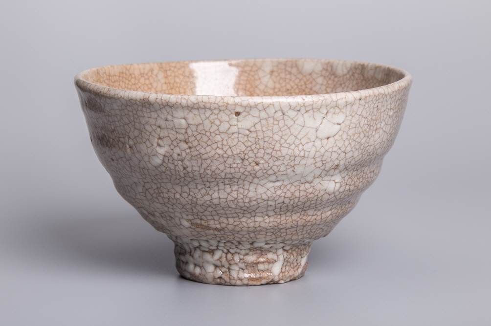 Tea Bowl (Oido type), 2020, Stone ware, wheel throwing, wood firing, 14.2x14.7x8.4(h)cm, Bottom 5.3(d)cm, Weight 361g