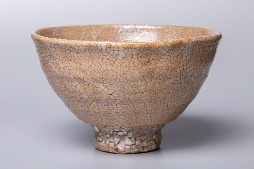 Tea Bowl (Oido type), 2018, Stone ware, wheel throwing, wood firing, 15.3x15.3x9.5(h)cm, Bottom 5.3(d)cm, Weight 381g