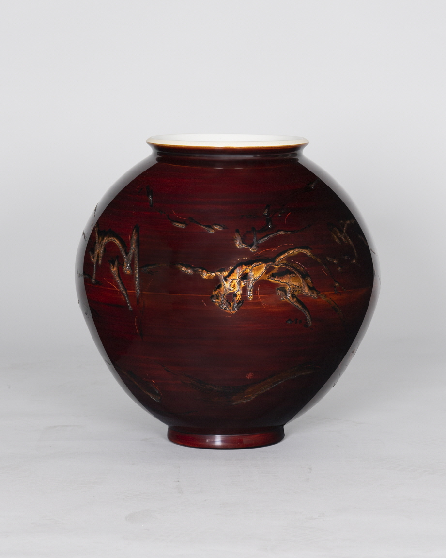 To raise the wind (起風, Gi-pung) - 02, 2019, Hand burnished lacquer, pigment, gold leaf, 46.5(h)cm