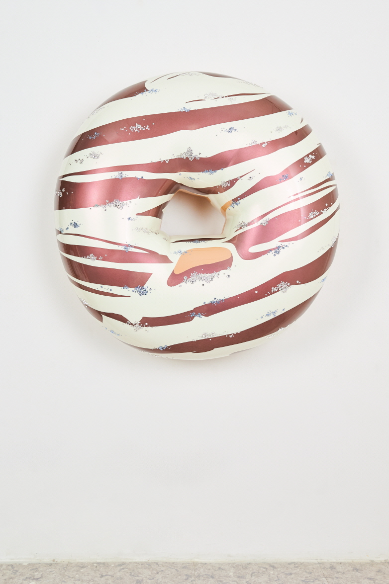 XXL Donut 019, 2020, F.R.P, urethane, Swarovski crystals, 95x95x36(d)cm