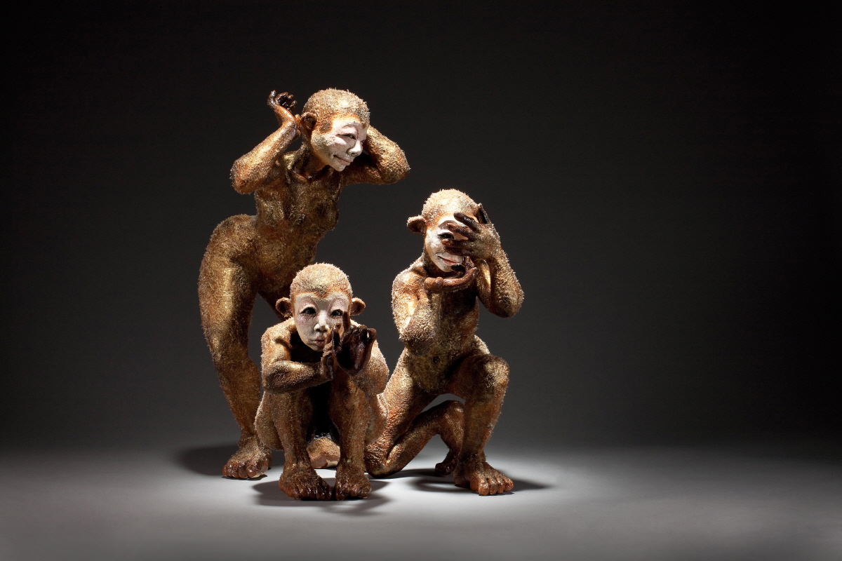 Three Monkeys, 2013, ceramics, gold silicon, 29 x 16 x 27(h)cm, 20 x 23 x 35(h)cm, 24 x 27 x 57(h)cm