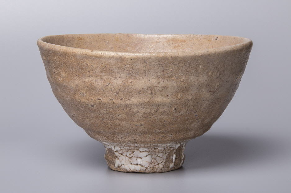 Tea Bowl (Oido type), 2017, Stone ware, wheel throwing, wood firing, 14.7x14.9x8.8(h)cm, 굽너비 5.2cm, 무게 329g