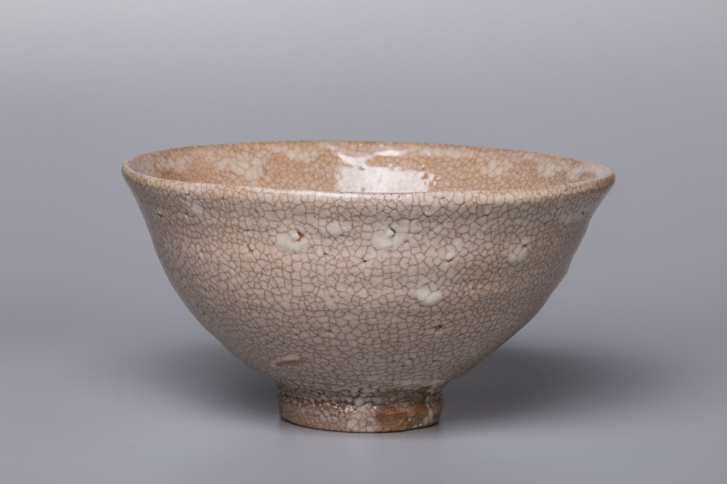 Tea Bowl (Koido type), 2020, Stone ware, wheel throwing, wood firing, 14.2x14x7.5(h)cm, Bottom 4.7(d)cm, Weight 263g