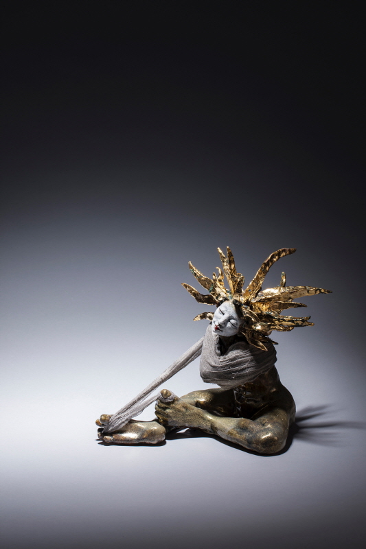 Self Pity, 2014, ceramics, gold-leaf, gauze, 28 x 22 x 27(h)cm