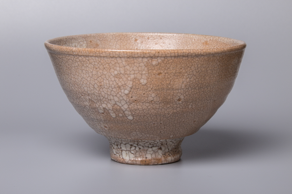 Tea Bowl (Oido type), 2020, Stone ware, wheel throwing, wood firing, 15.8x15.8x9.5(h)cm, Bottom 5.7(d)cm, Weight 346g