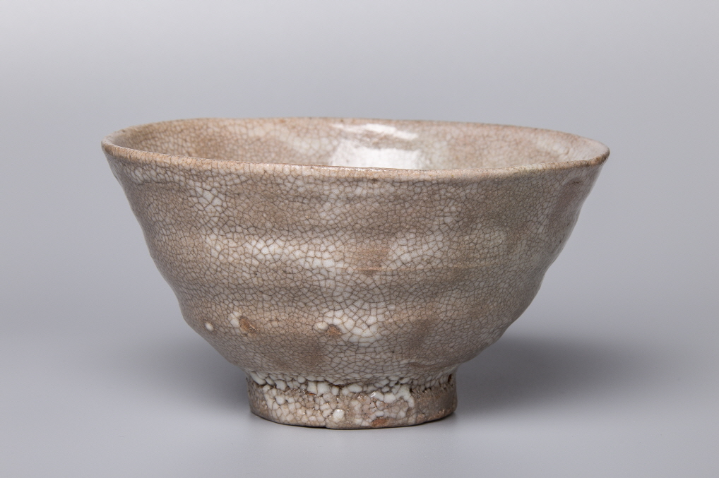 Tea Bowl (Koido type), 2020 ,Stone ware, wheel throwing, wood firing, 14.8x14.6x8(h)cm, Bottom 6(d)cm, Weight 348g