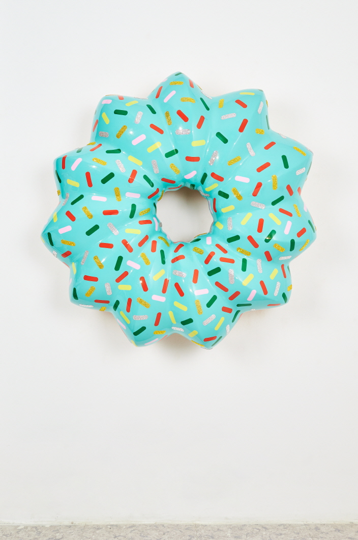 Jae Yong KIM, 016 XXL Donut 016, 2020, F.R.P, urethane, Swarovski crystals, 100x100x36(d)cm