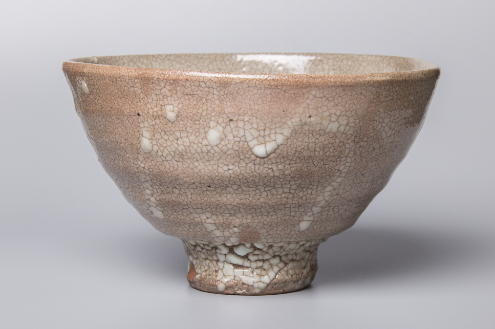 Tea Bowl (Oido type), 2018, Stone ware, wheel throwing, wood firing, 16.2x15.8x9.7(h)cm, Bottom 5.5(d)cm, Weight 378g