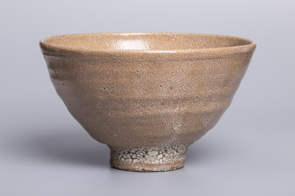 Tea Bowl (Oido type), 2020, Stone ware, wheel throwing, wood firing, 16.2x16.2x9.5(h)cm, Bottom 5.6(d)cm, Weight 378g