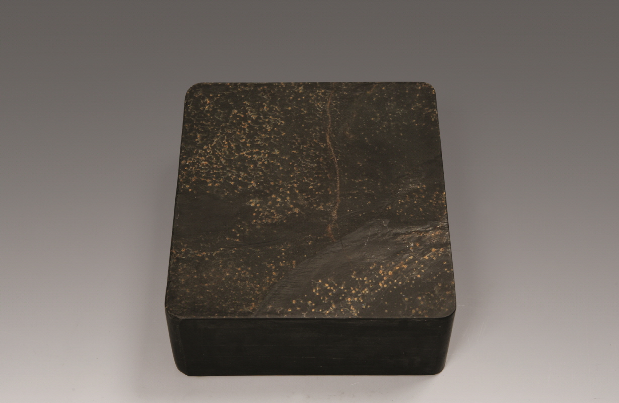 清 歙州金星金暈板硯, H15.9 W14.3 D6