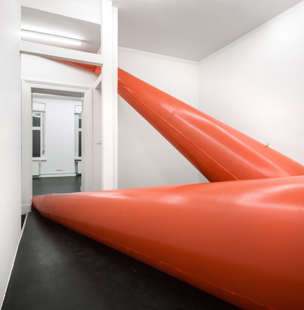 Red Cone, 2013, PVC, air, 600x90cm