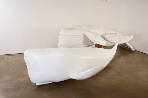 LEE Yongbaek Albino Whale 2010 FRP 550x280x140cm 2pcs