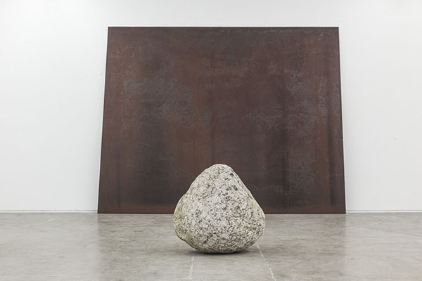 Relatum - Silence in Seoul, Steel plate and stone, 1 steel plate, 230x300cm; 1 stone 70x70x60cm, 2008
